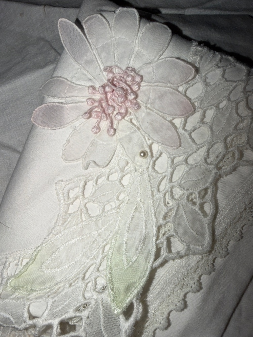 Beautiful vintage tablecloth • crocheted lace edges • crocheted flowers • pastel